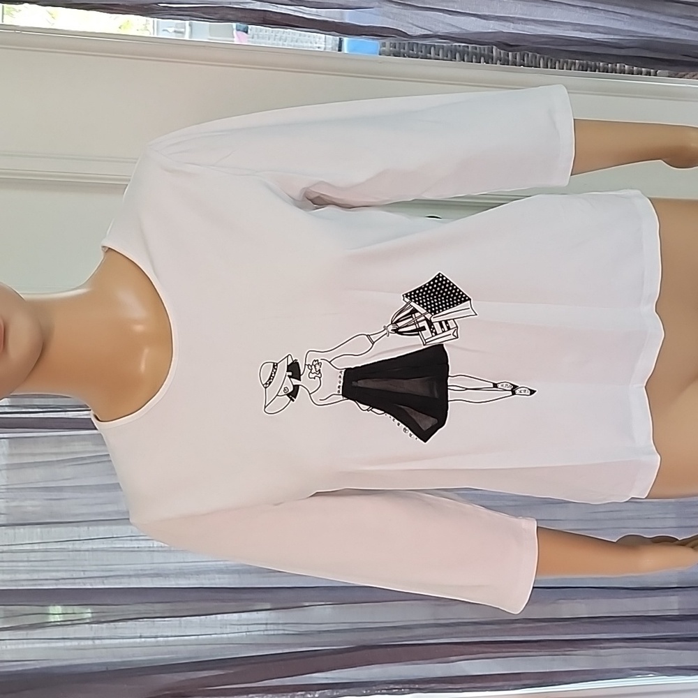 TanJay Long Sleeve White Shirt w/Graphic Lady holding Purses, Petite Small